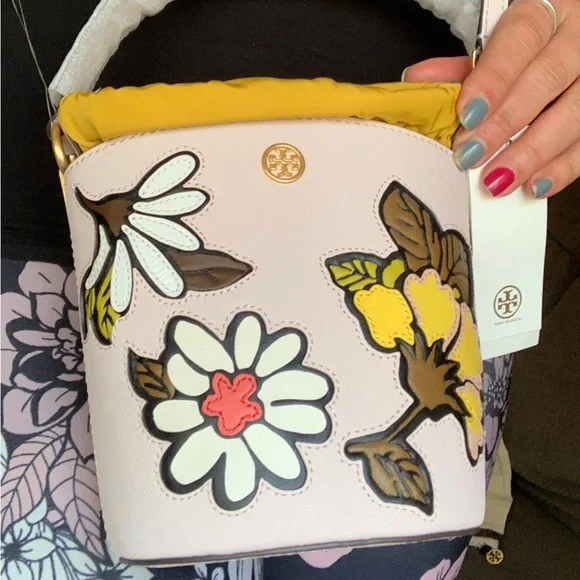 SOLD⛔️Authentic TORY BURCH Leather flower appliqués drawstring optional Crosb - Picture 13 of 15